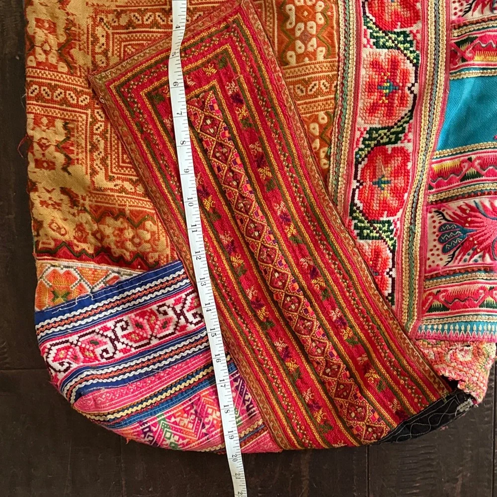 Colorful Embroidered Shoulder Bag - Picture 6 of 7